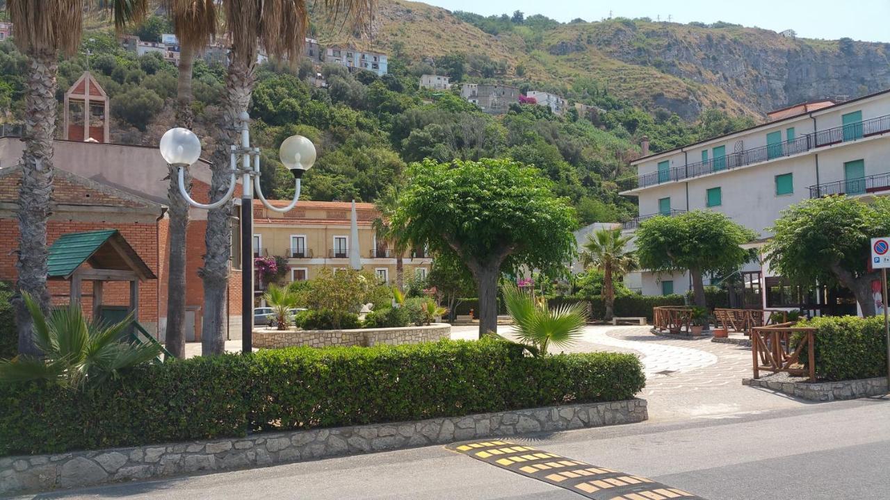 阿夸佩萨A Due Passi Dal Mare住宿加早餐旅馆 外观 照片