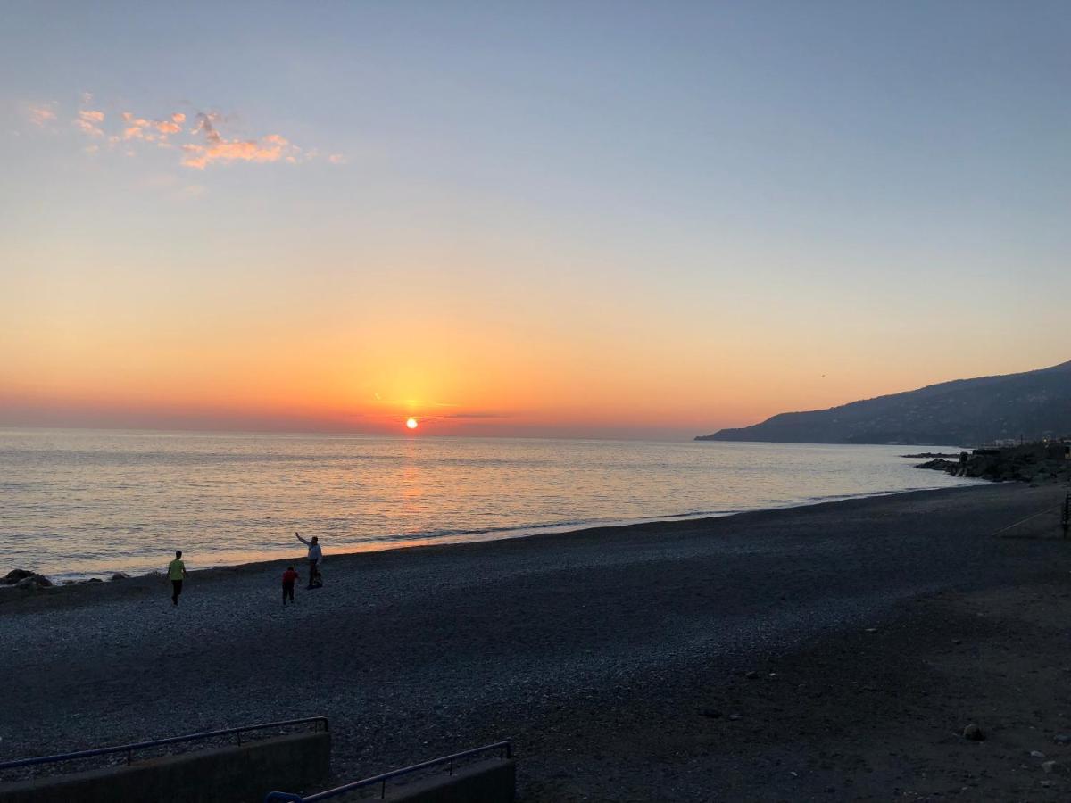 阿夸佩萨A Due Passi Dal Mare住宿加早餐旅馆 外观 照片